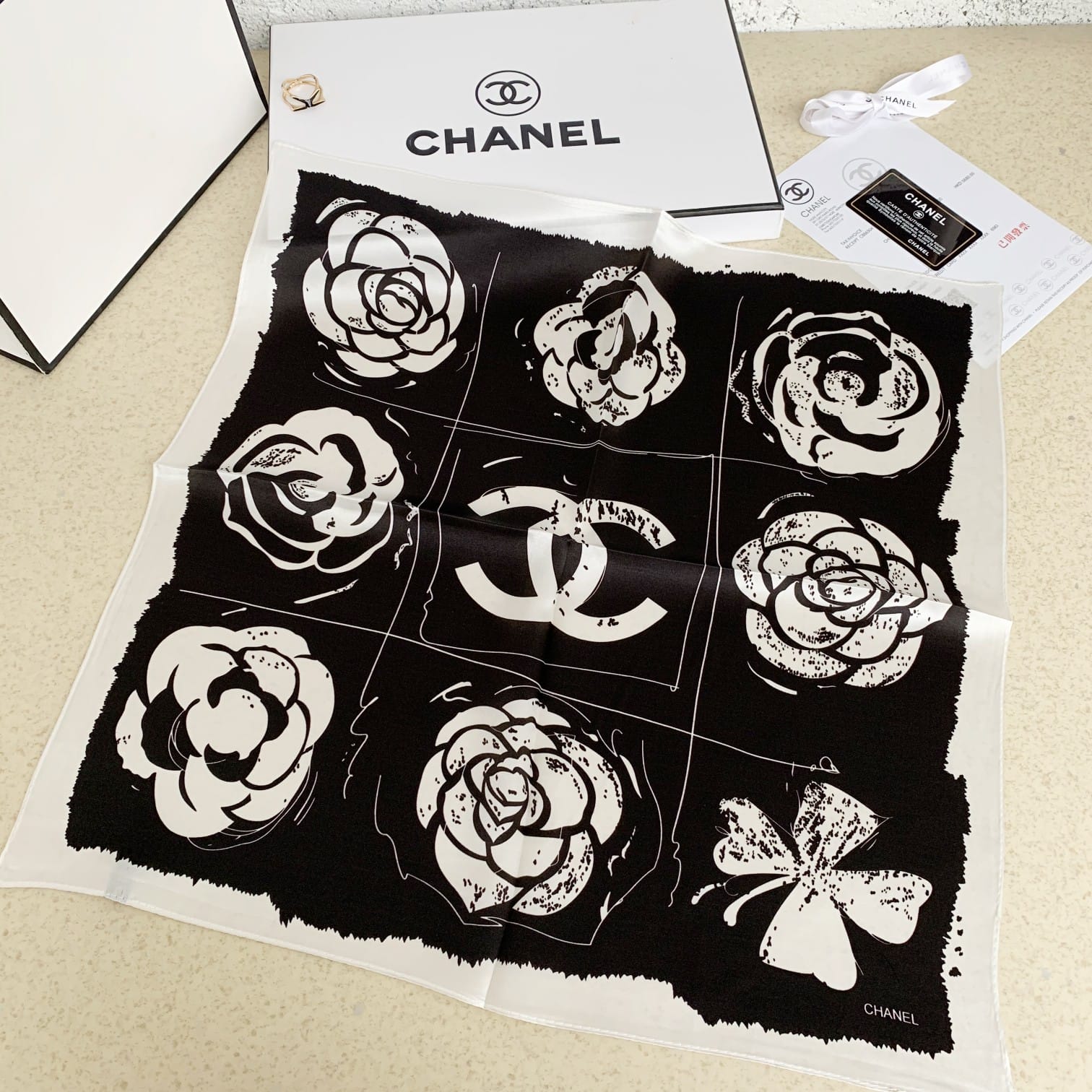 CC CC CAMELLIA SQUARE SCARF BLACK