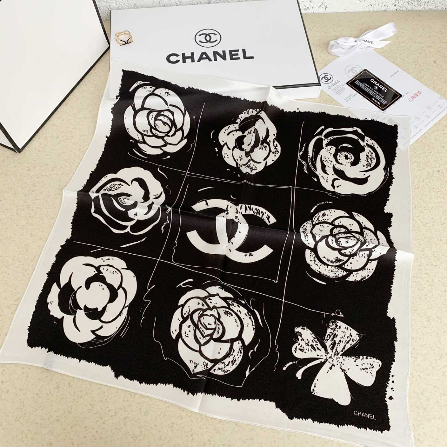 CC CC CAMELLIA SQUARE SCARF BLACK