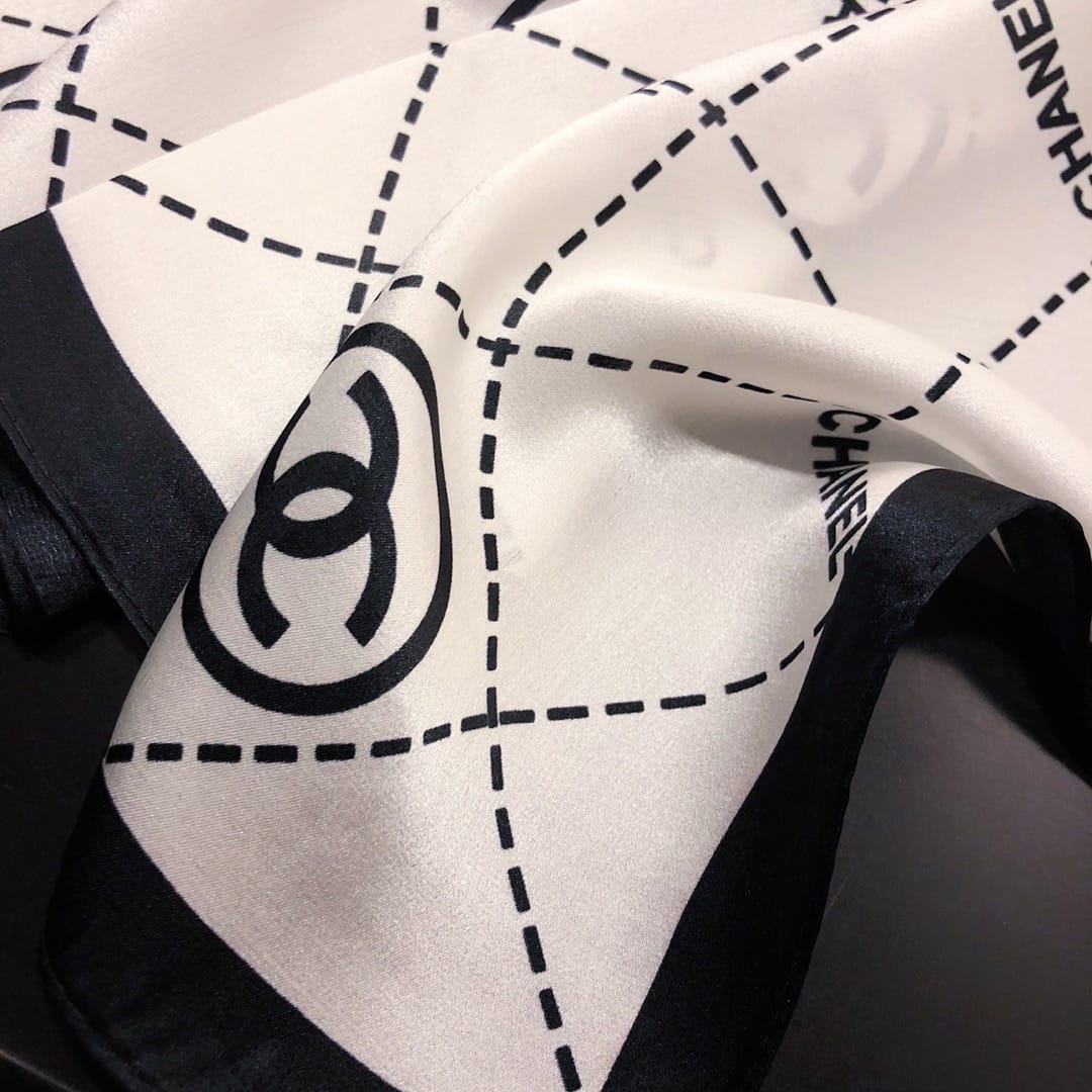 CC CC LOGO SILK TWILL SQUARE SCARF BLACK WHITE