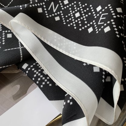 CC SQUARE SCARF SILK TWILL BLACK