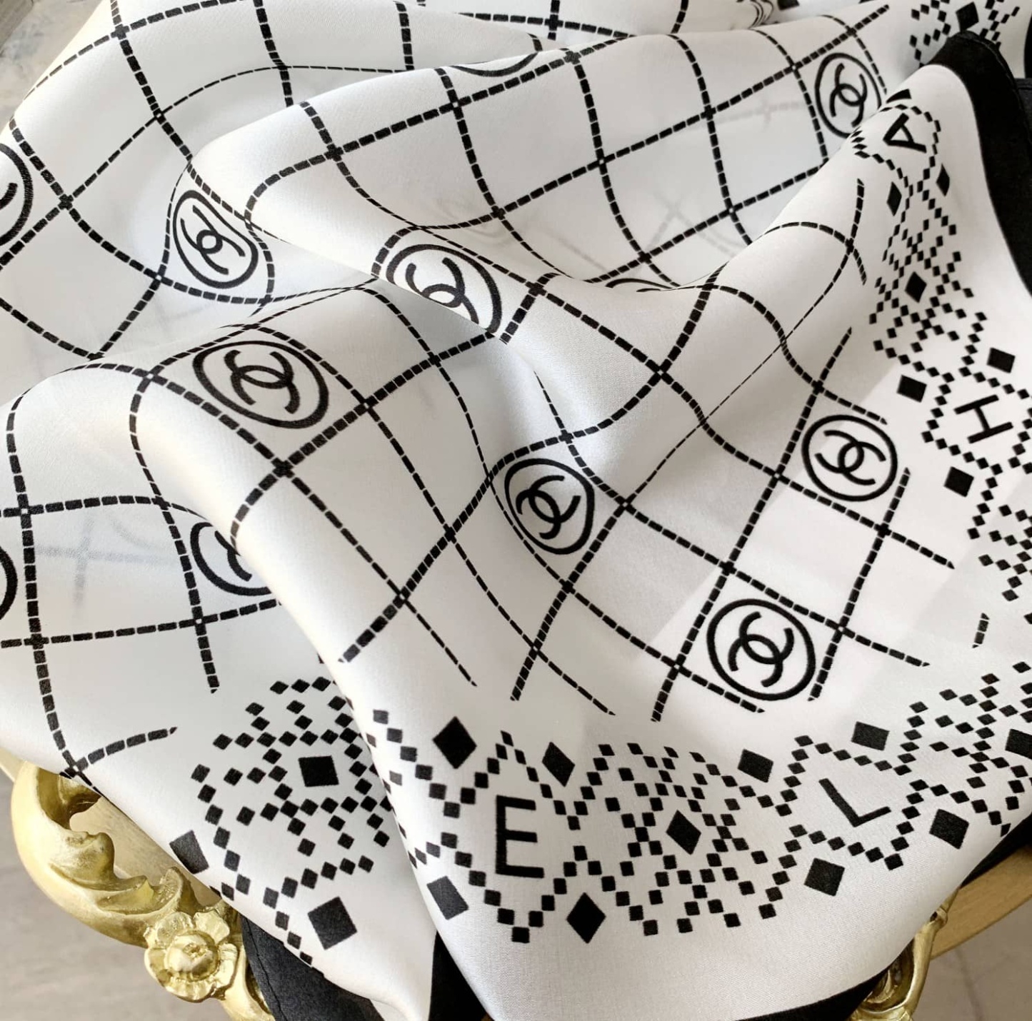 CC SQUARE SCARF SILK TWILL WHITE