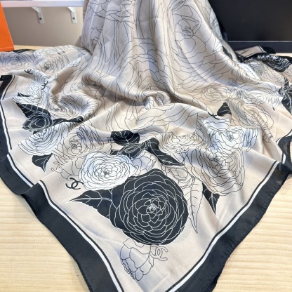CC CC SQUARE SILK SCARF WITH FLOWER WHITE 90CM