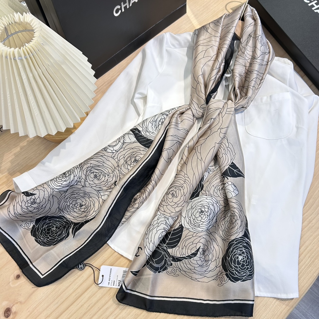 CC CC SQUARE SILK SCARF WITH FLOWER WHITE 90CM