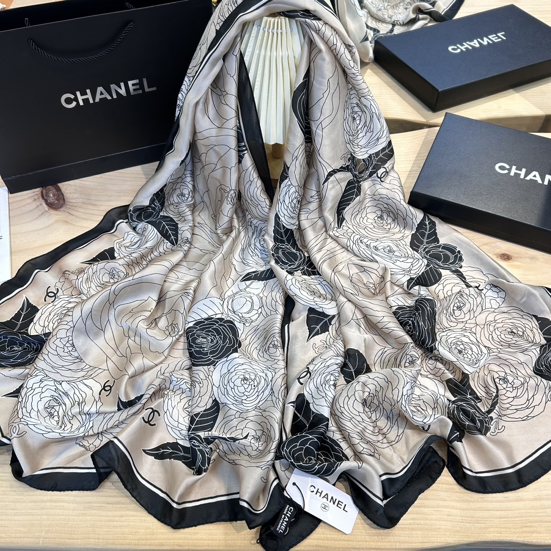 CC CC SQUARE SILK SCARF WITH FLOWER WHITE 90CM