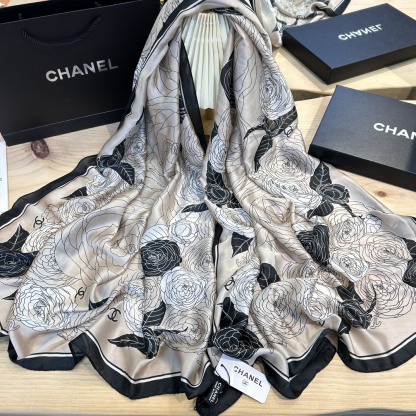 CC CC SQUARE SILK SCARF WITH FLOWER WHITE 90CM
