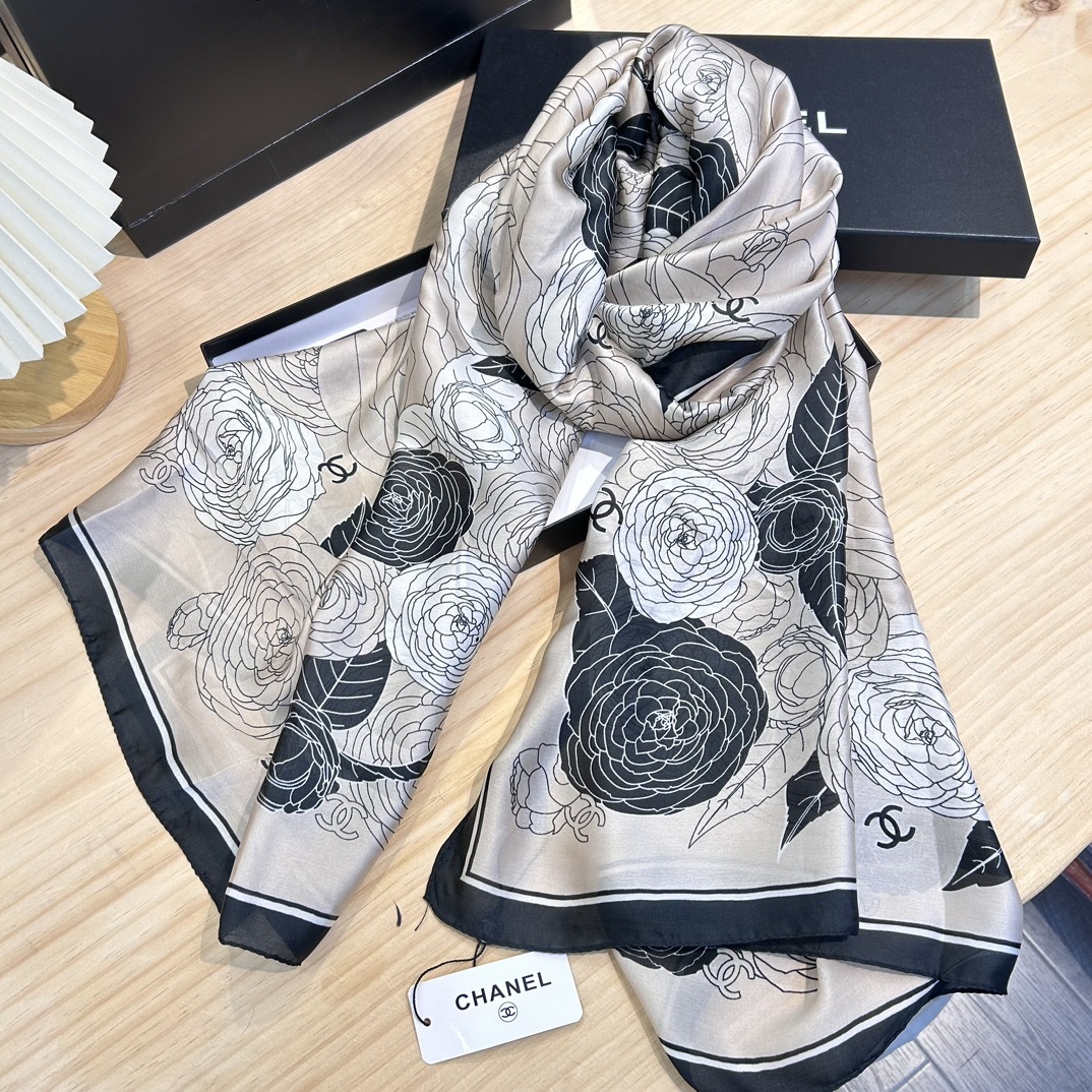 CC CC SQUARE SILK SCARF WITH FLOWER WHITE 90CM