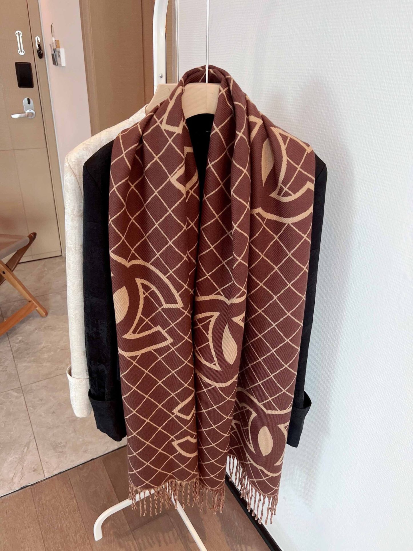 CC CASHMERE SHEARLING SCARF BROWN