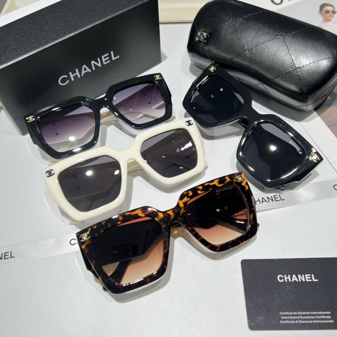 CC VINTAGE BLACK WHITE SUNGLASSES
