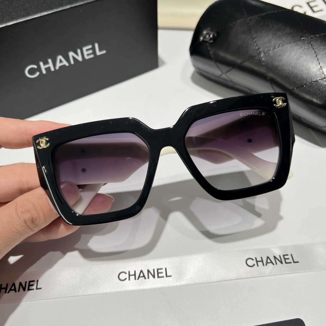 CC VINTAGE BLACK WHITE SUNGLASSES