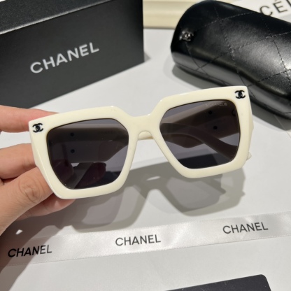 CC VINTAGE WHITE SUNGLASSES
