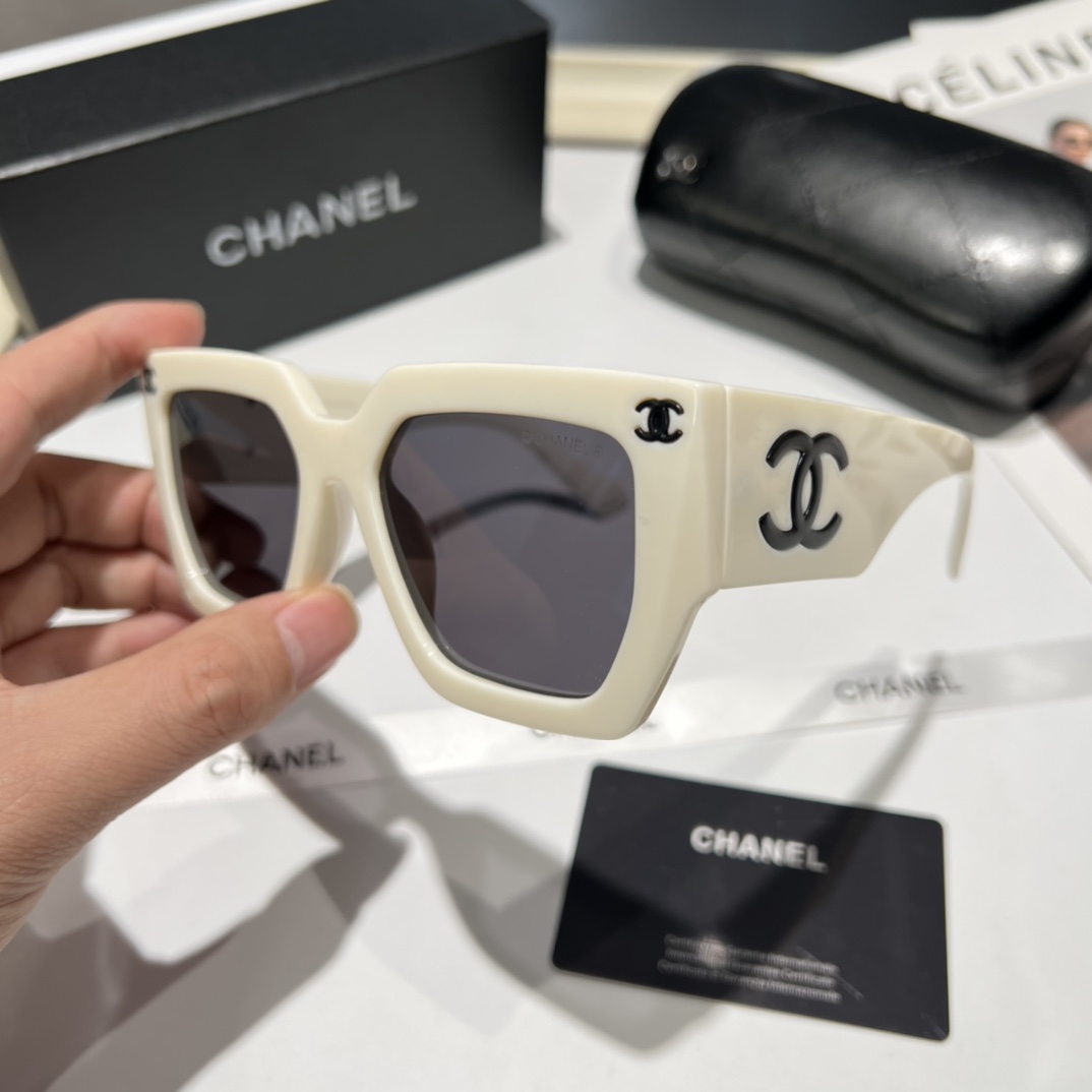 CC VINTAGE WHITE SUNGLASSES