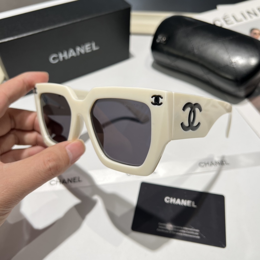 CC VINTAGE WHITE SUNGLASSES