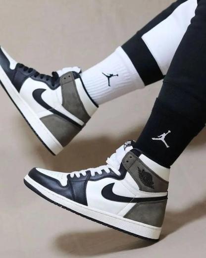 Designer Jordan 1 Retro High Dark Mocha High Q ( Customs And Box ), Jordan 1 Sneakers Active