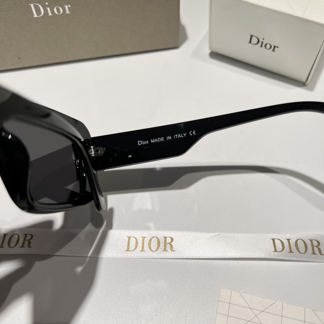 DOR TAG SU SUNGLASSES BLACK