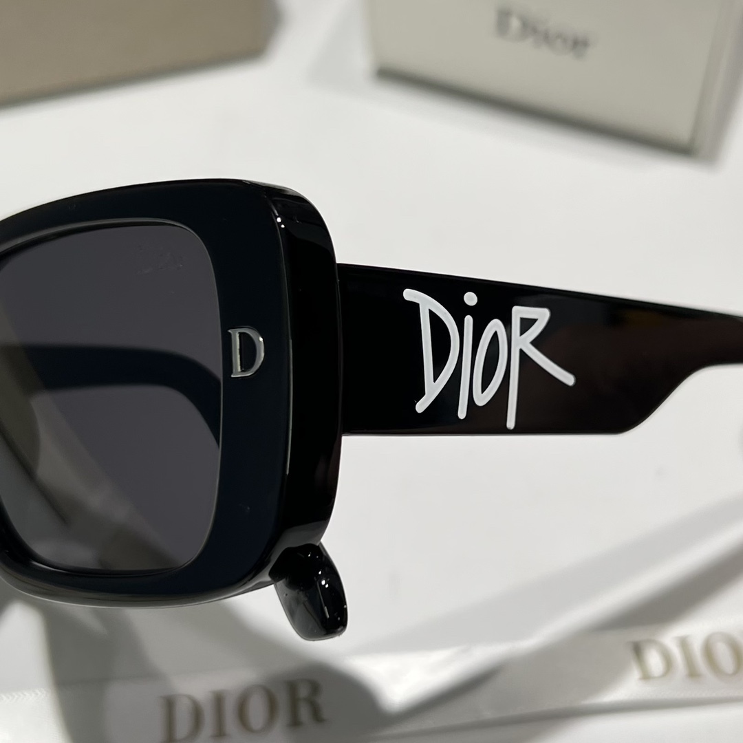 DOR TAG SU SUNGLASSES BLACK