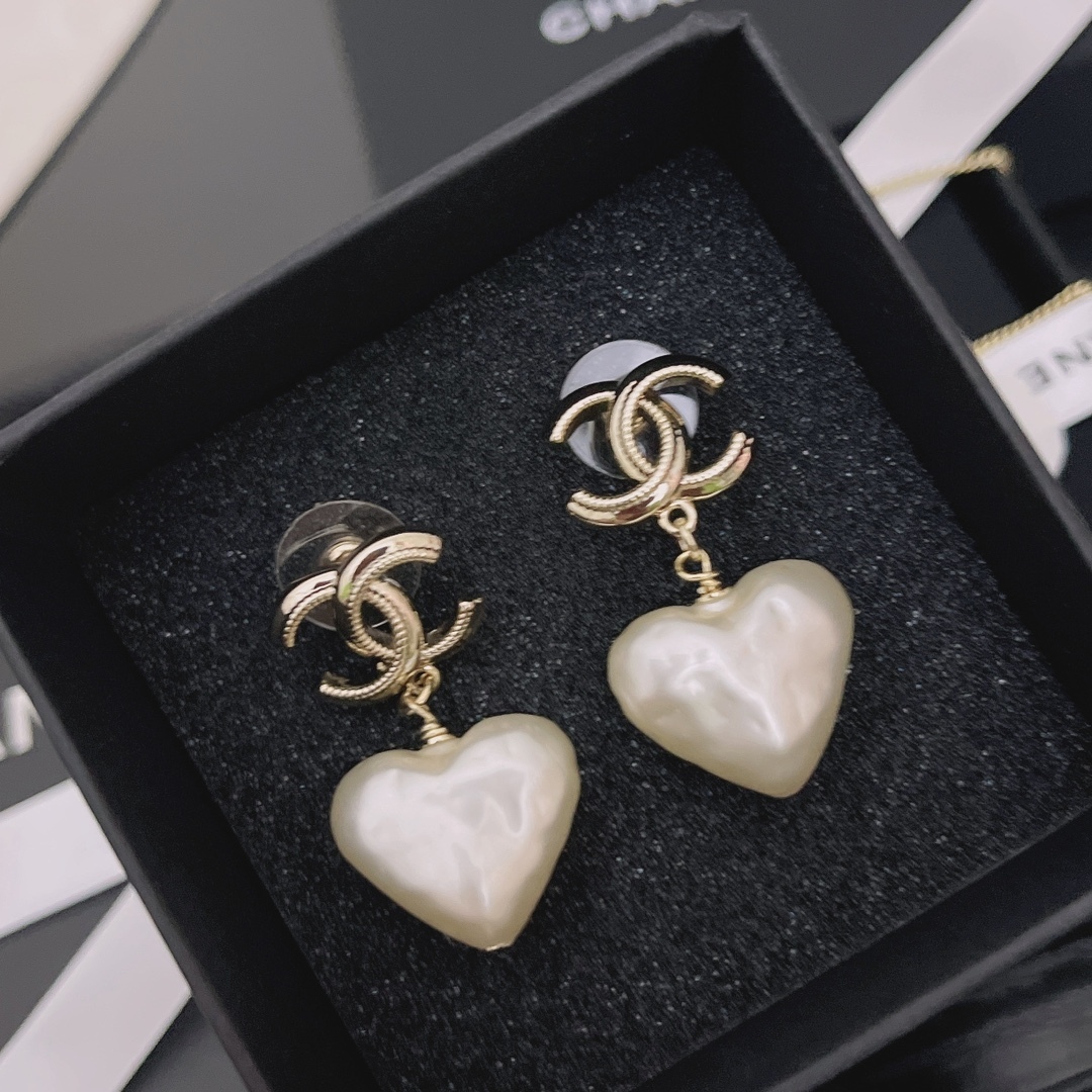 CC 22C HEART PEARL PENDANT CC DANGLE EARRINGS