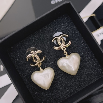 CC 22C HEART PEARL PENDANT CC DANGLE EARRINGS