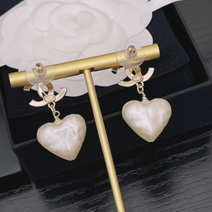 CC 22C HEART PEARL PENDANT CC DANGLE EARRINGS