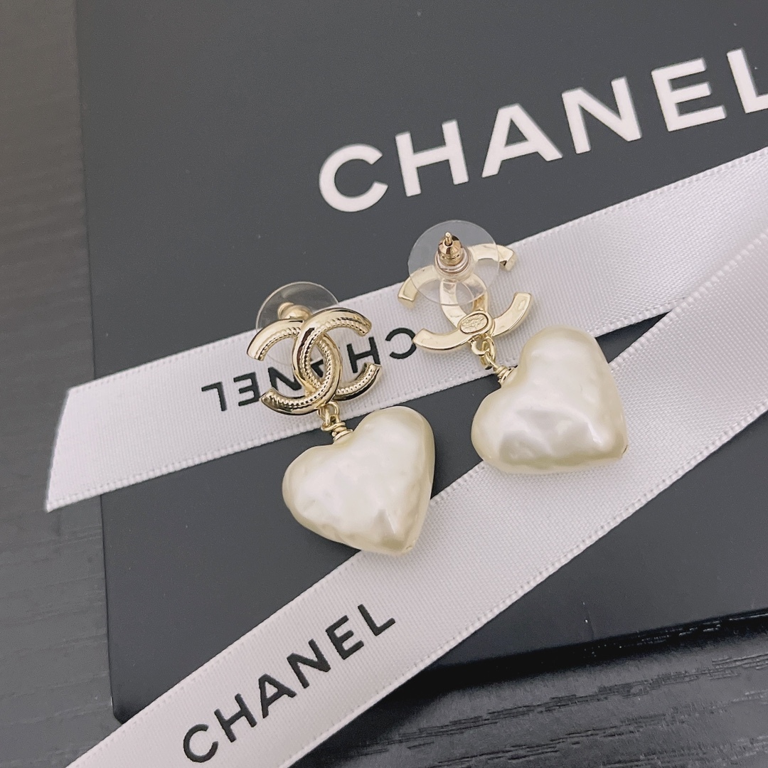 CC 22C HEART PEARL PENDANT CC DANGLE EARRINGS