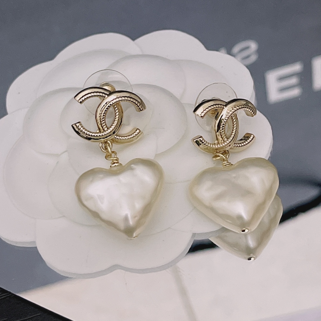 CC 22C HEART PEARL PENDANT CC DANGLE EARRINGS