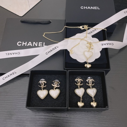 CC 22C HEART PEARL PENDANT CC DANGLE EARRINGS