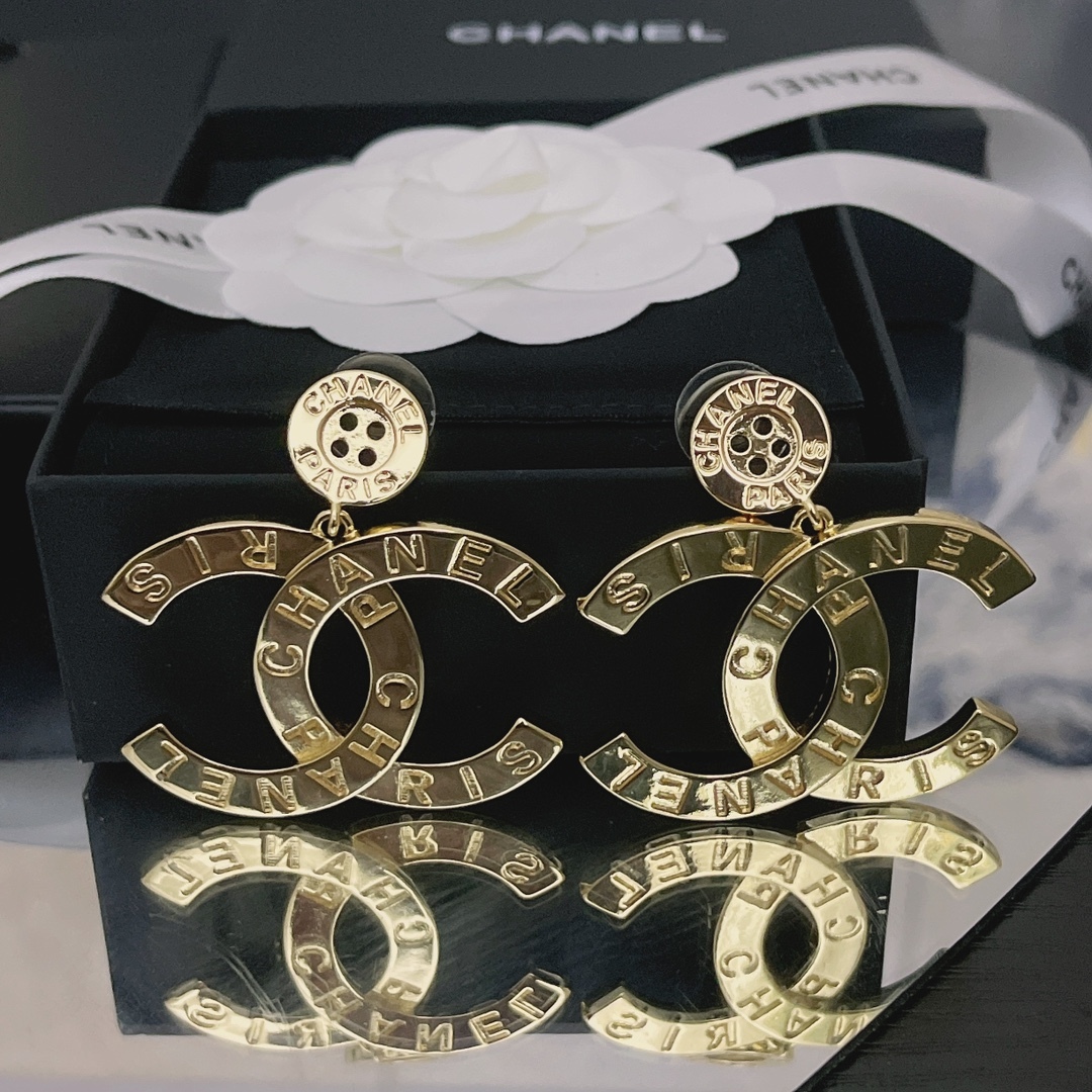 CC PARIS BUTTON EARRINGS