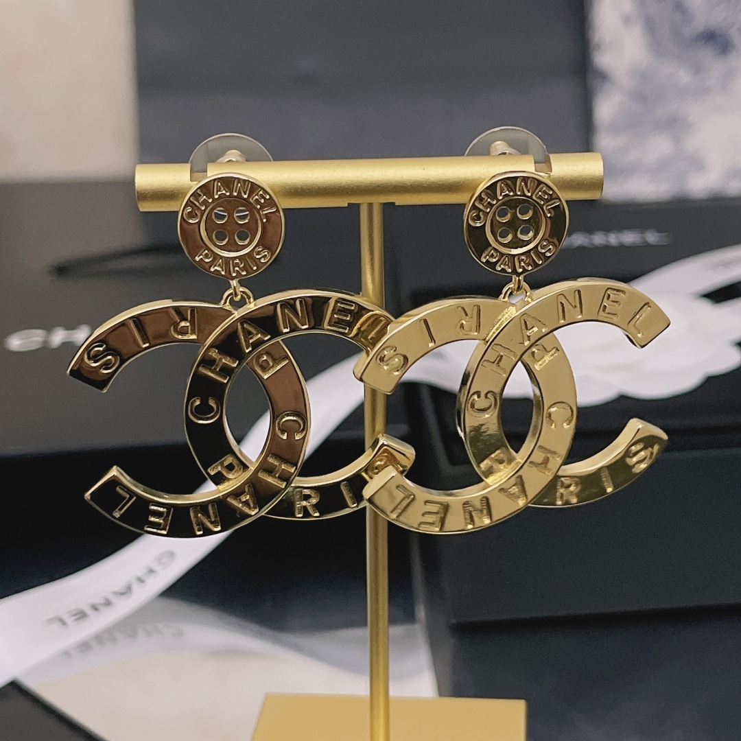 CC PARIS BUTTON EARRINGS