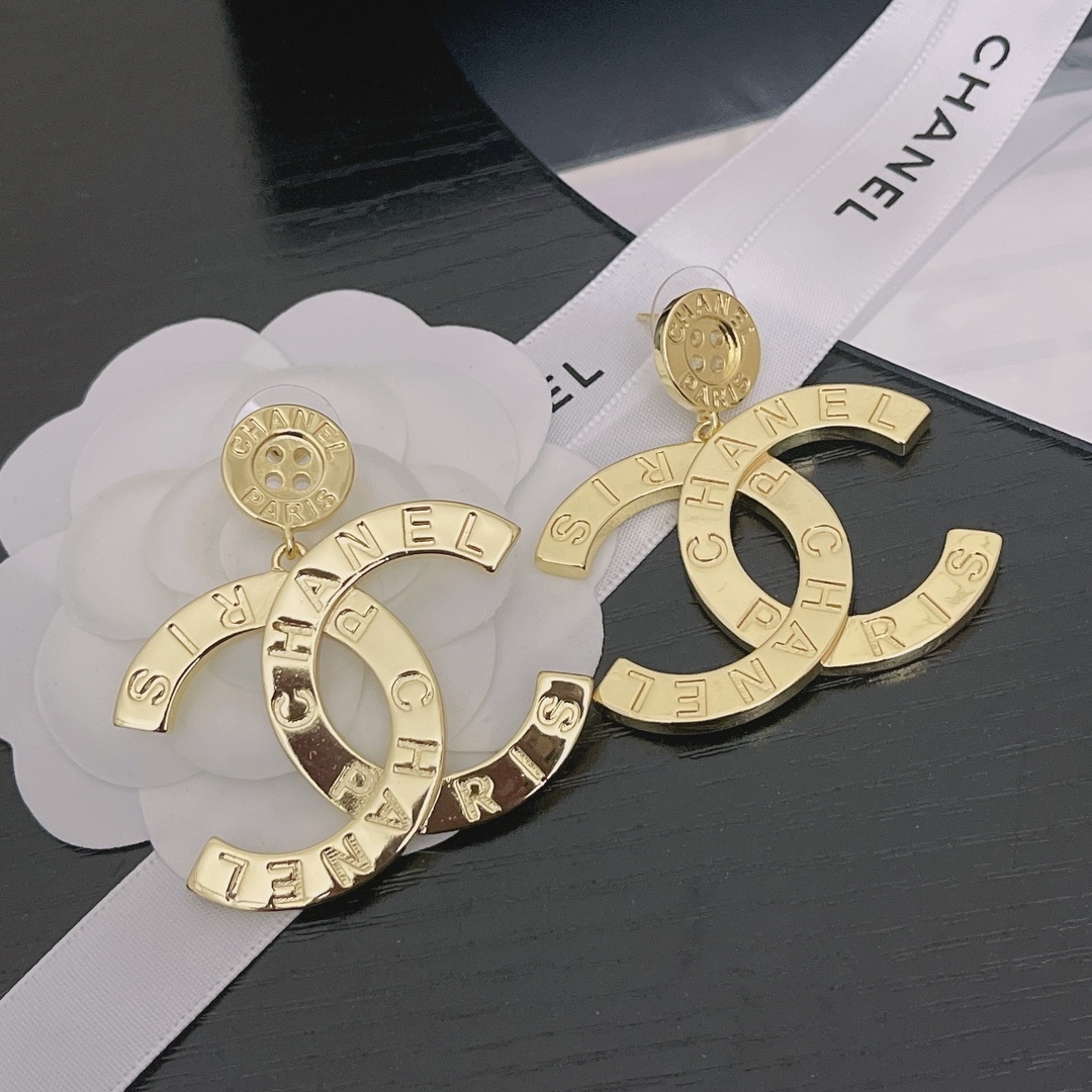 CC PARIS BUTTON EARRINGS