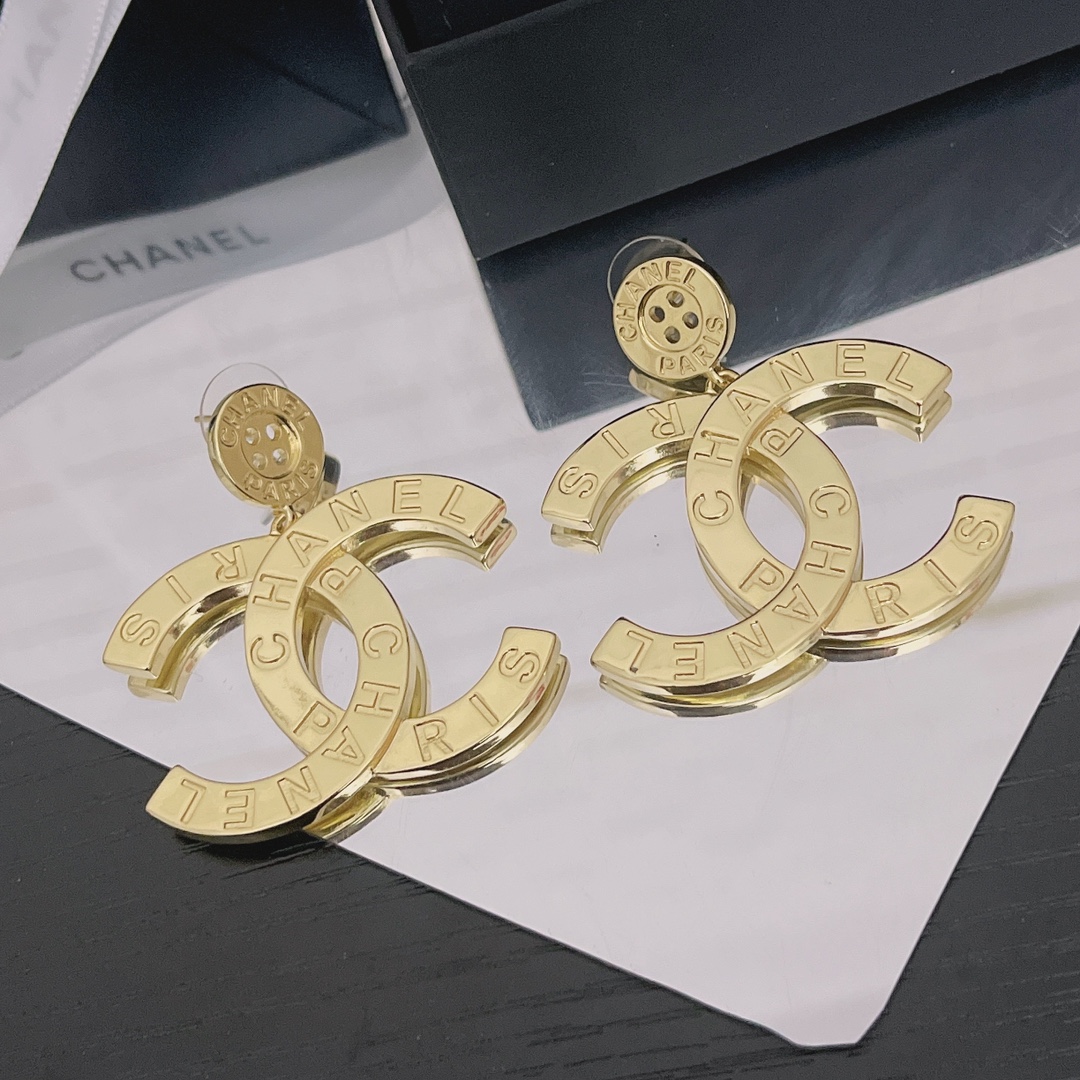 CC PARIS BUTTON EARRINGS