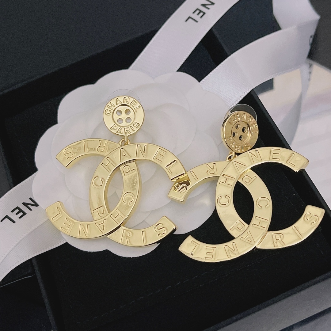 CC PARIS BUTTON EARRINGS