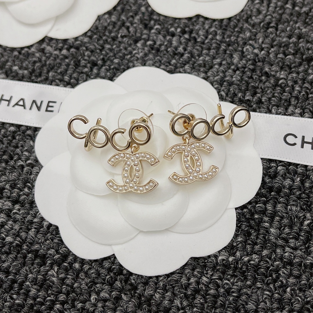 CC METAL PEARL CC COCO CLIMBER CLIP ON EARRINGS GOLD