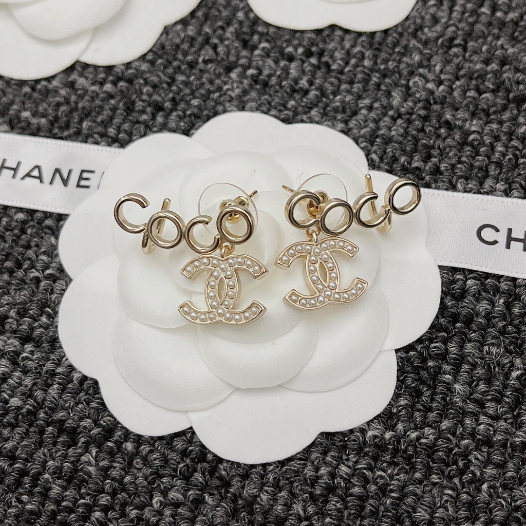 CC METAL PEARL CC COCO CLIMBER CLIP ON EARRINGS GOLD