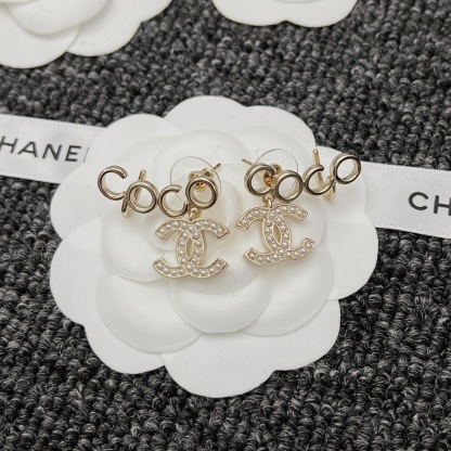CC METAL PEARL CC COCO CLIMBER CLIP ON EARRINGS GOLD