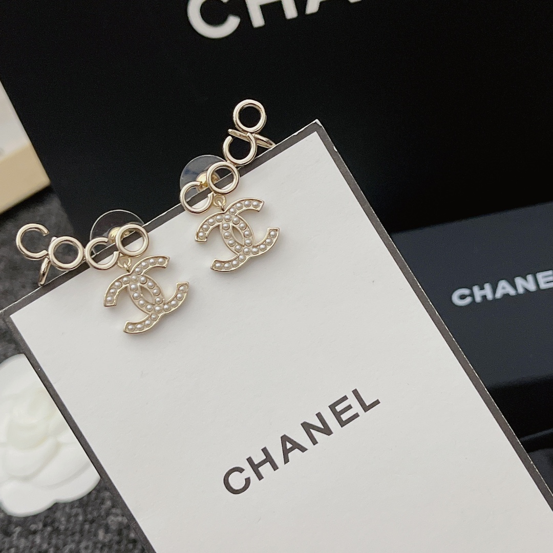 CC METAL PEARL CC COCO CLIMBER CLIP ON EARRINGS GOLD