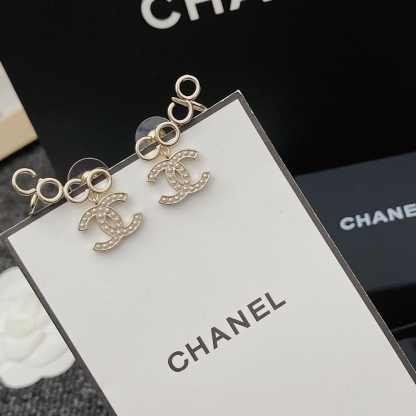 CC METAL PEARL CC COCO CLIMBER CLIP ON EARRINGS GOLD