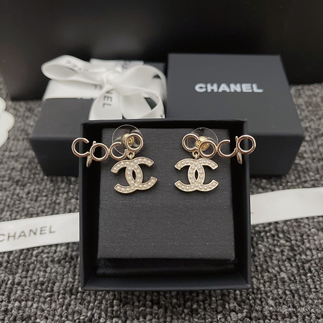 CC METAL PEARL CC COCO CLIMBER CLIP ON EARRINGS GOLD