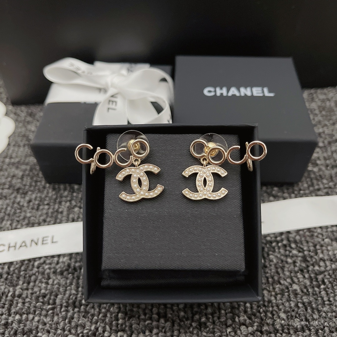 CC METAL PEARL CC COCO CLIMBER CLIP ON EARRINGS GOLD