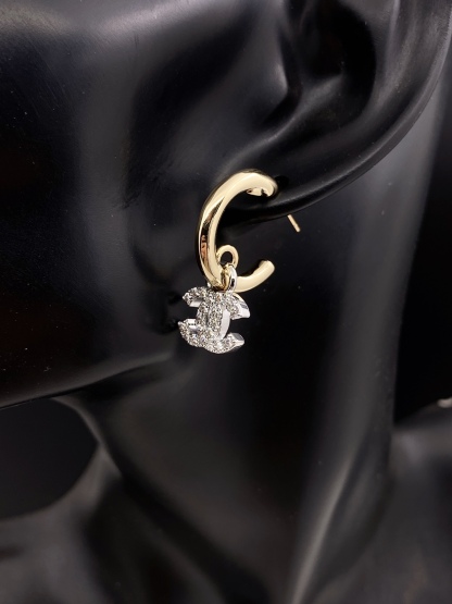 CC PEARLS CC LOGO EARRINGS