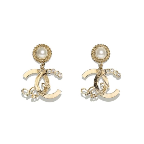 CC EARRINGS WITH WHITE PEARLS AND GOLD METAL