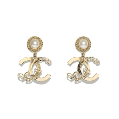 CC EARRINGS WITH WHITE PEARLS AND GOLD METAL