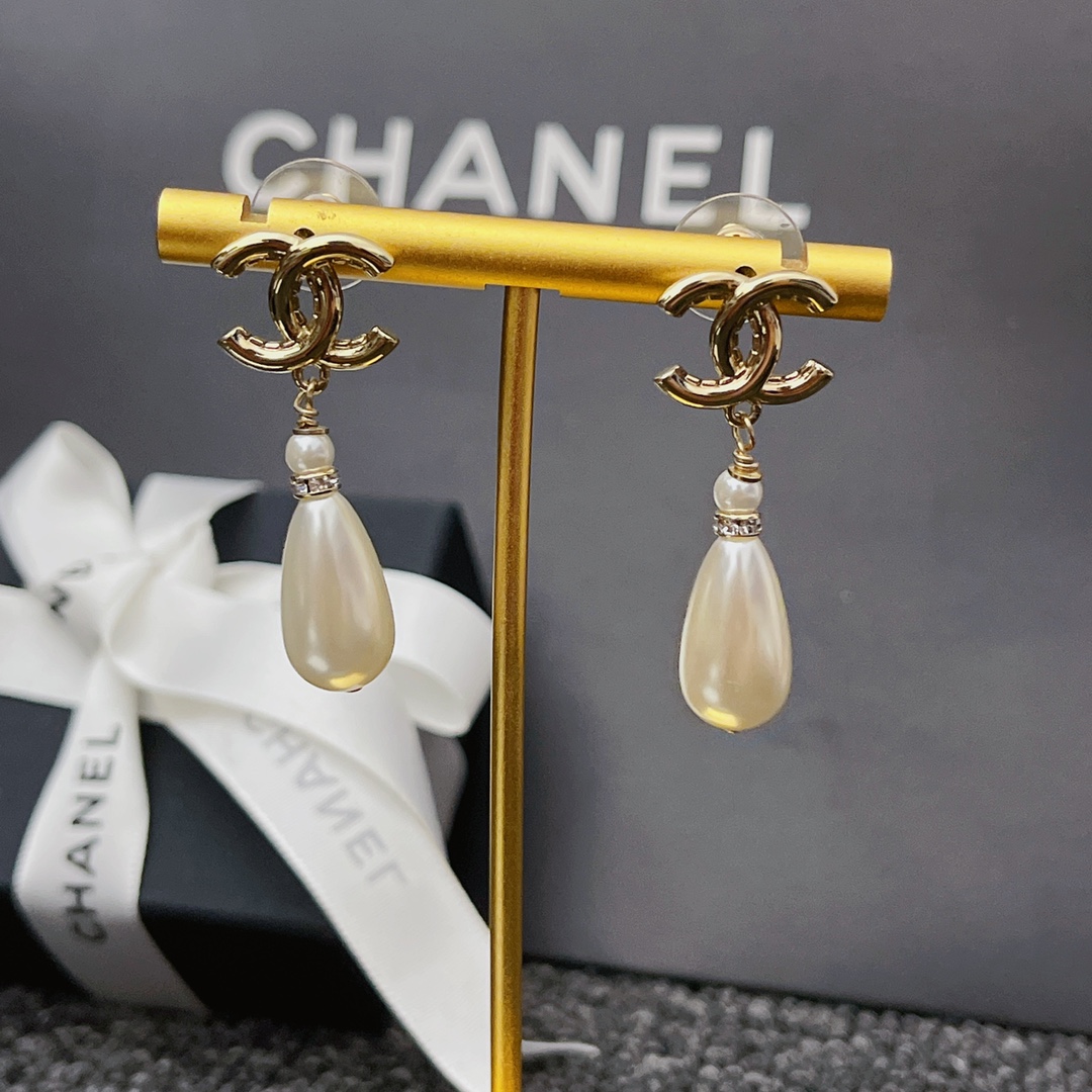 CC CC PEARL DROP EARRINGS