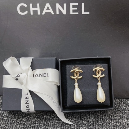 CC CC PEARL DROP EARRINGS