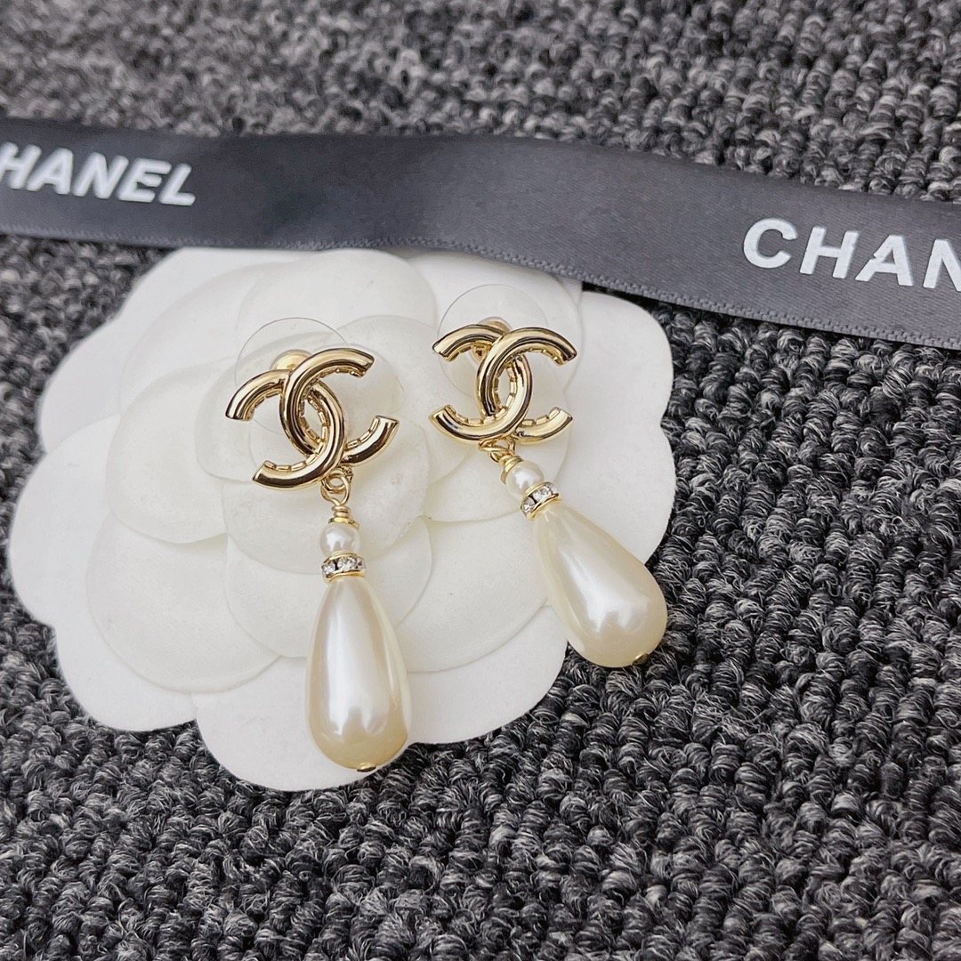 CC CC PEARL DROP EARRINGS