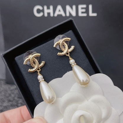 CC CC PEARL DROP EARRINGS