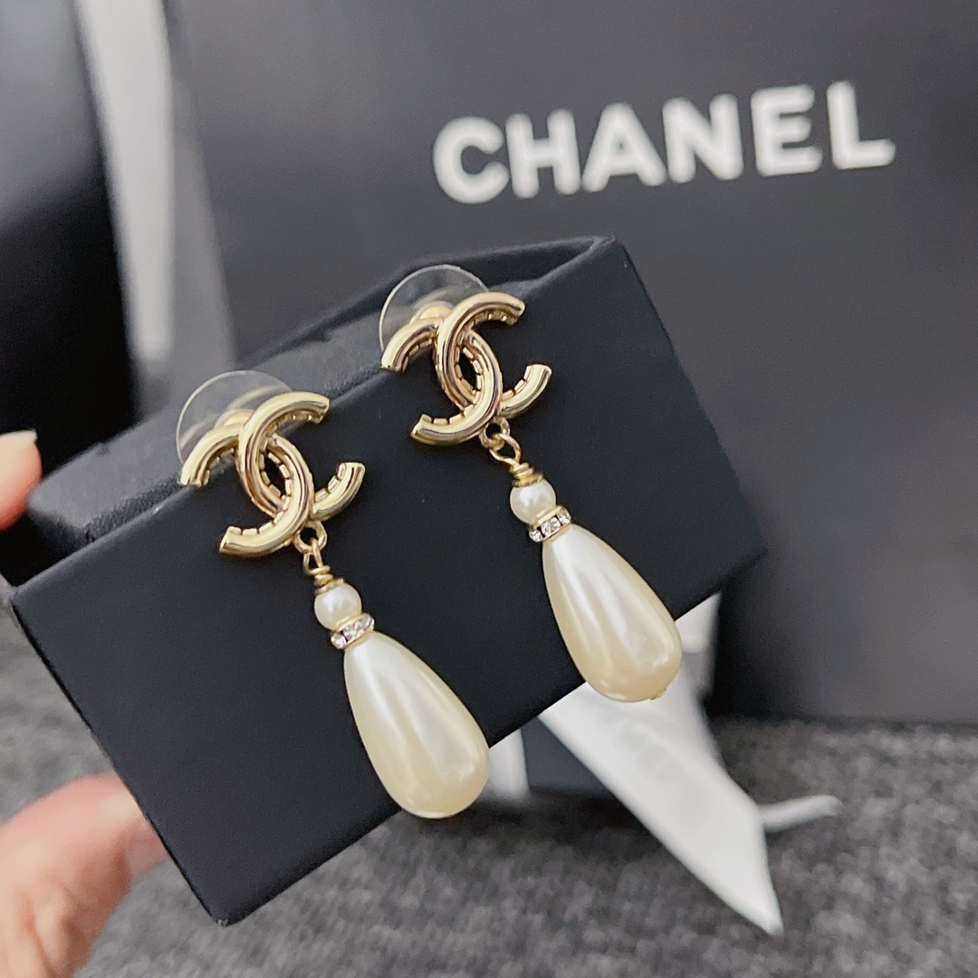 CC CC PEARL DROP EARRINGS