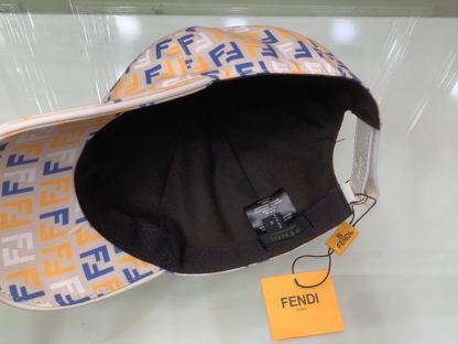 FD FF MOTIF MULTICOLOR CAP BEIGE