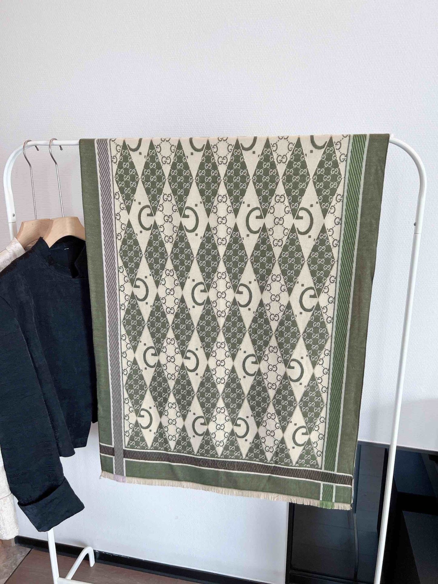 GG GG PATCHWORK BACKGAMMON PRINT SCARF GREEN