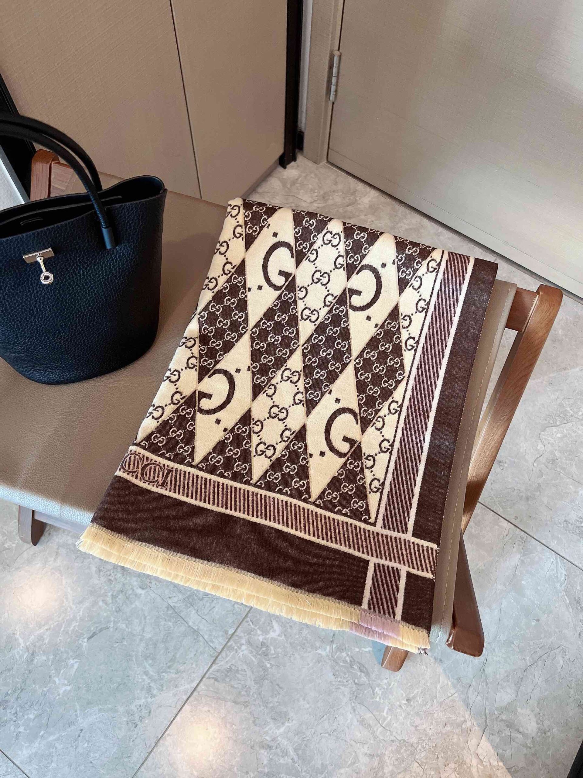 GG GG PATCHWORK BACKGAMMON PRINT SCARF BROWN