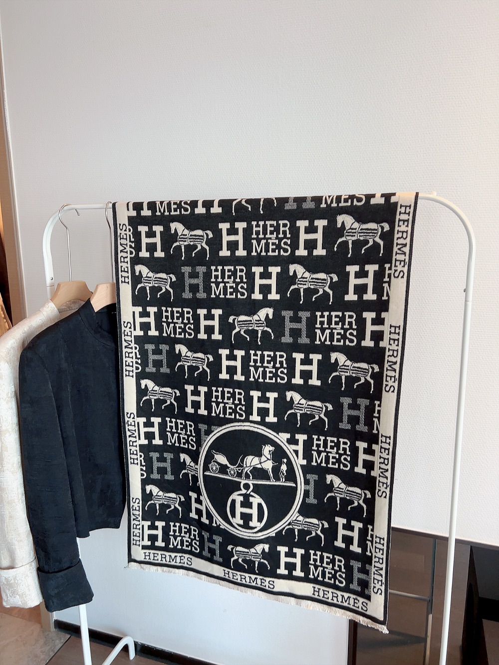 HM CASHMERE SCARF BLACK