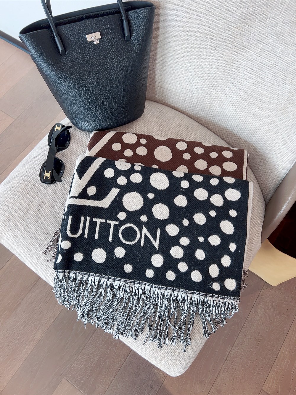 LV LV X YK INFINITY DOTS SCARF BLACK